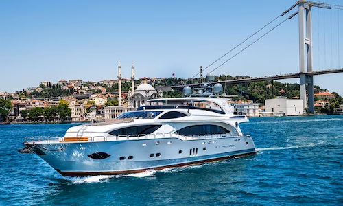 Elegant and Luxury Power Mega Yacht for80 Guests in İstanbul only 1500 per hour