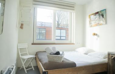 Cosy Private Studio on Houseboat in the Centre (Pijp) Amsterdam, Netherlands