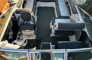 Beautiful 26' Mastercraft Wake Boat, Fully Loaded (Multi-day booking Discount)