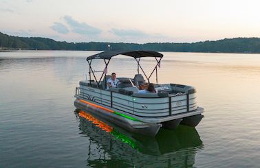 Veranda 24FT Tri-Toon 200 HP on Lake Lanier!!!