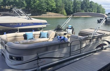 Starcraft Legacy 23ft Pontoon Rental – Lake Norman Cruise for Family Fun