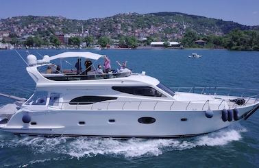 Cruise the waters of İstanbul with this Luxury Yacht