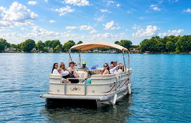 21ft Sweetwater Pontoon Rental on Lake Norman for Family Fun