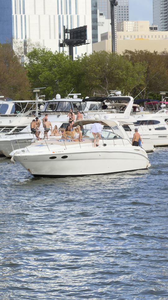 😍Beautiful Sea Ray 42' Motor Yacht in Miami - 2025 Upgraded 😍